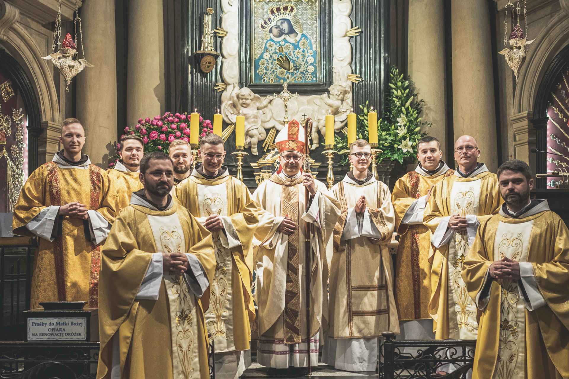 Nowy kapłan i diakoni